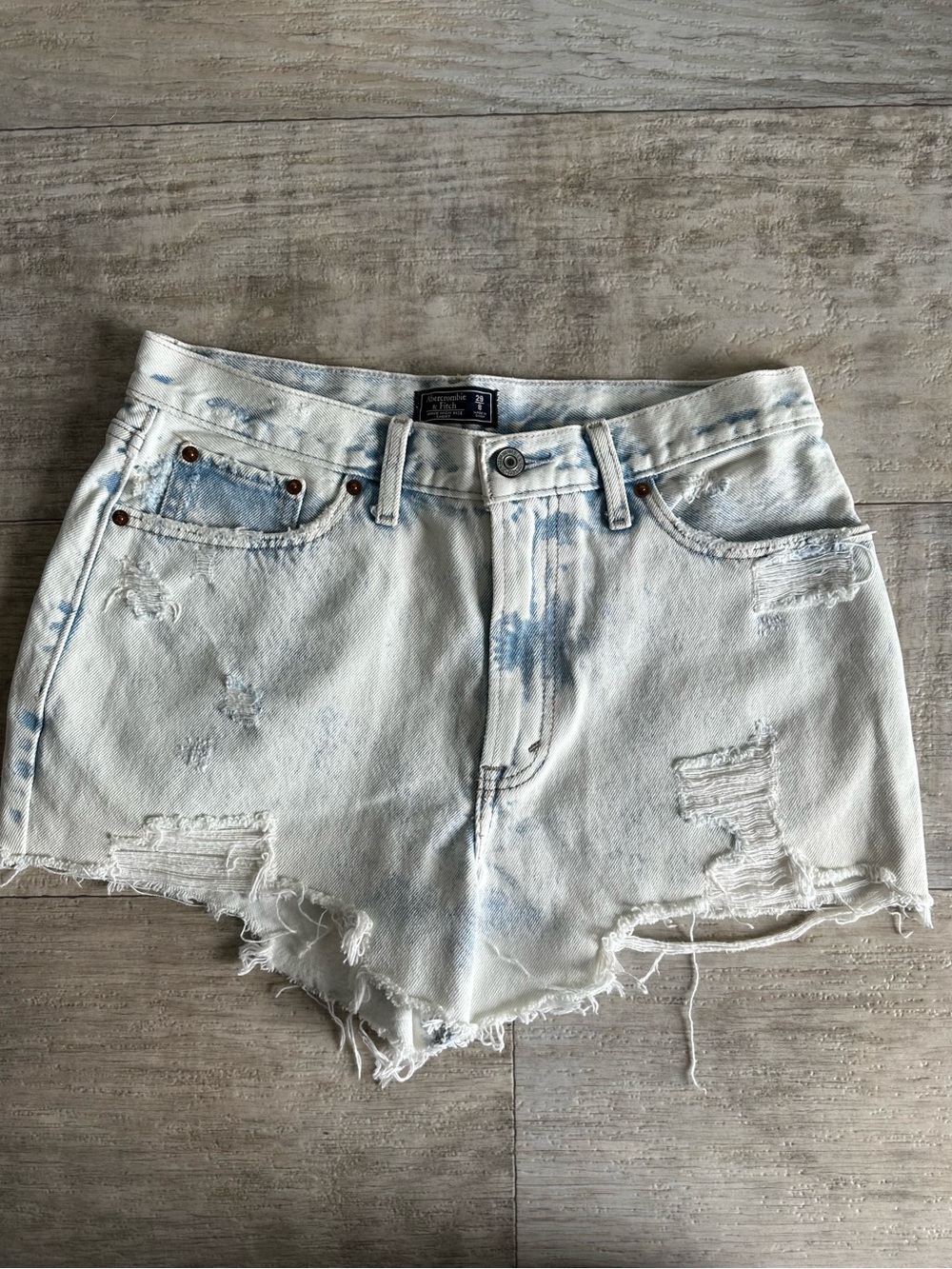 Abercrombie & Fitch Annie Short Bleached Acid Wash Cutoff Size 29 Like New